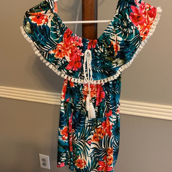 2 ladies size small short rompers - Picture 2 of 6